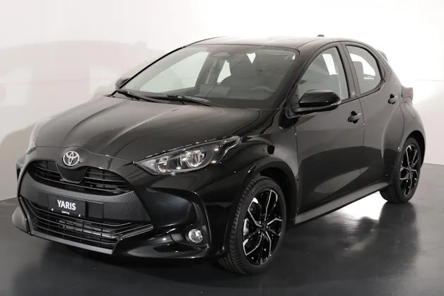 Toyota Yaris 1.5 HEV Black & White Edition