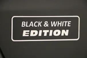 Toyota Yaris 1.5 HEV Black & White Edition