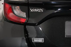 Toyota Yaris 1.5 HEV Black & White Edition