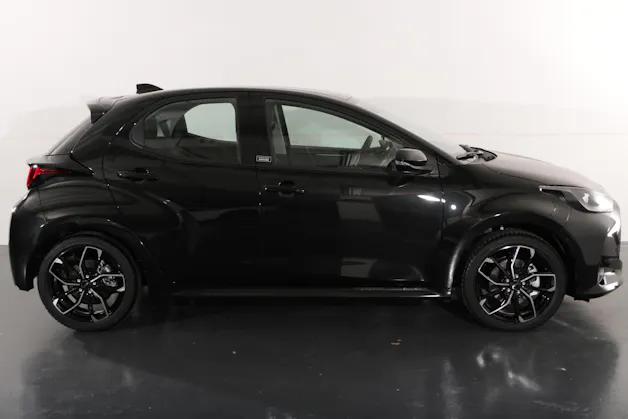 Toyota Yaris 1.5 HEV Black & White Edition
