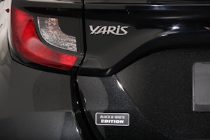 Vehicle image TOYOTA Yaris 1.5 HEV Black & White Edition