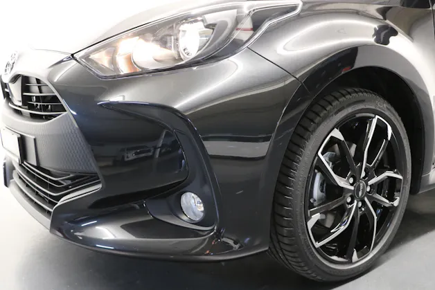 Toyota Yaris 1.5 HEV Black & White Edition