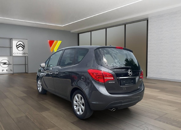 Vehicle image 4 Vehicle image 4