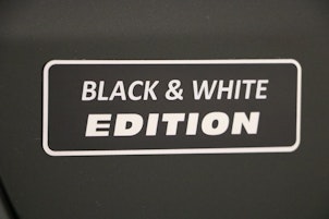 Vehicle image TOYOTA Yaris 1.5 HEV Black & White Edition