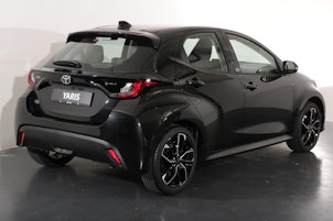 Vehicle image TOYOTA Yaris 1.5 HEV Black & White Edition