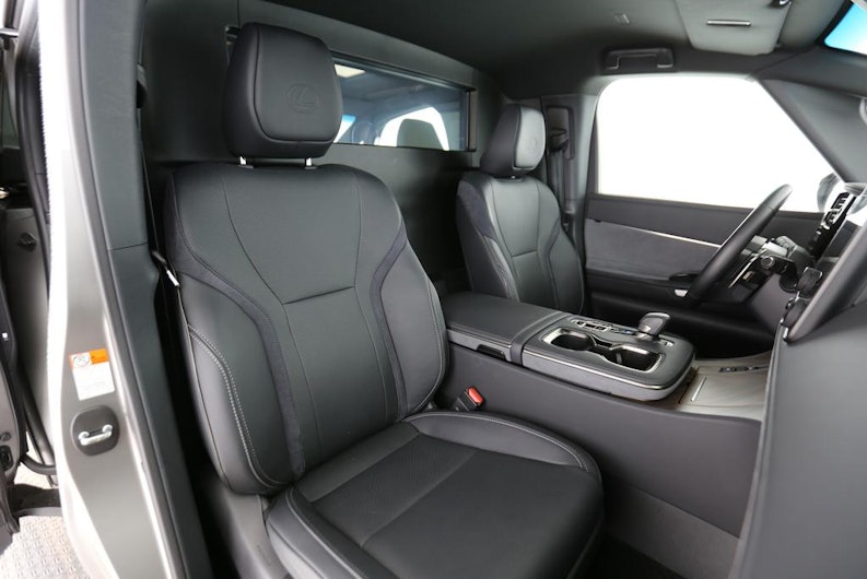 Vehicle image LEXUS LM