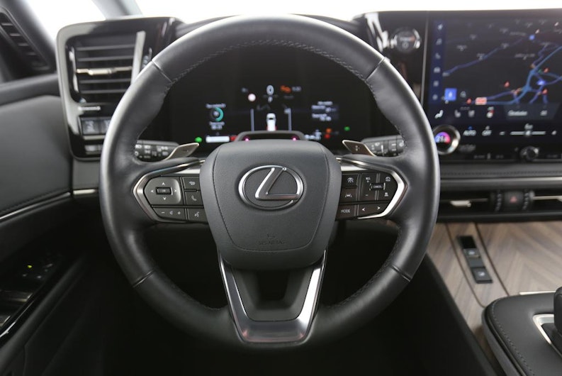 Vehicle image LEXUS LM
