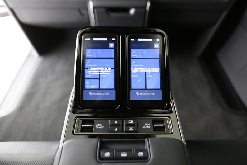 Vehicle image LEXUS LM