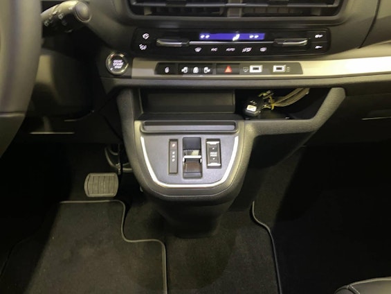 Vehicle image 8 Vehicle image 8