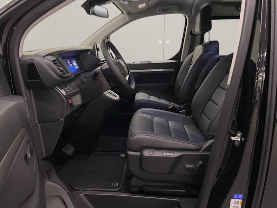 Vehicle image 4 Vehicle image 4