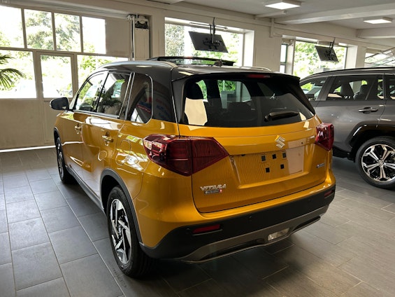 Vehicle image 6