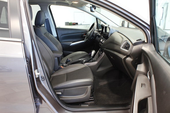 Vehicle image 10