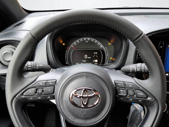Vehicle image 9