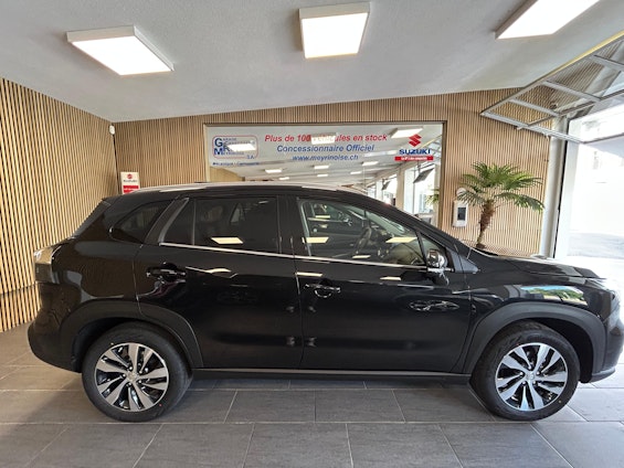 First vehicle image