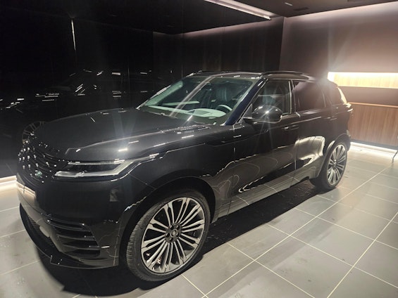 First vehicle image