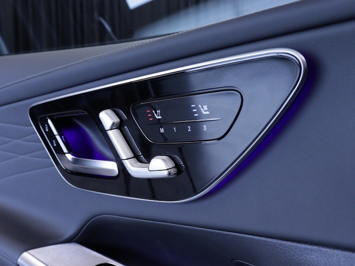 Vehicle image MERCEDES-BENZ GLC 220