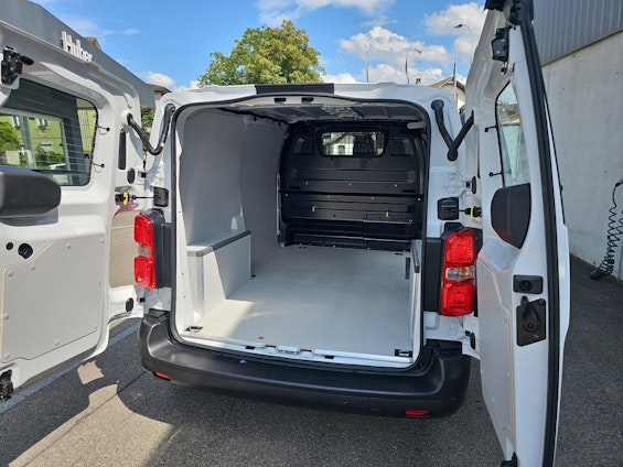 Vehicle image 28