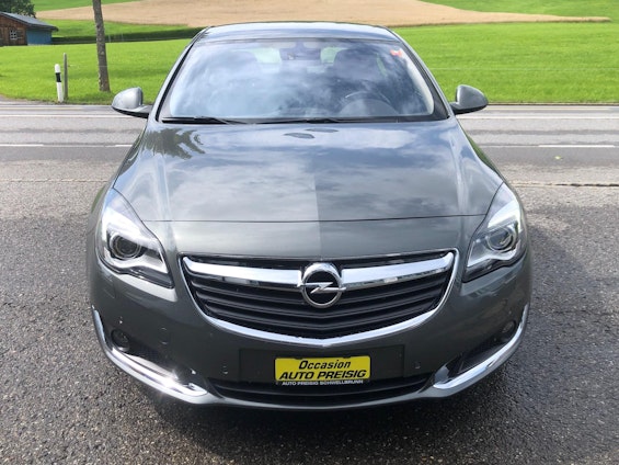 First vehicle image