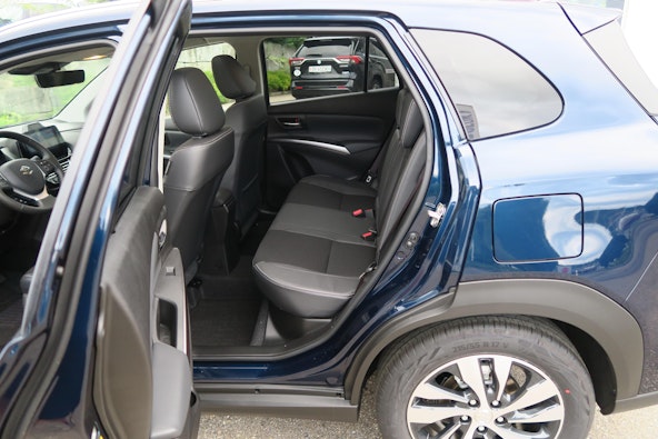 Vehicle image 4