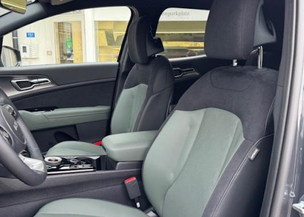 Vehicle image 4 Vehicle image 4