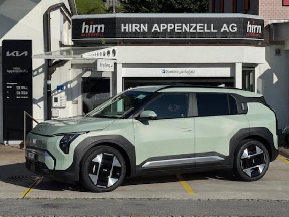 First vehicle image First vehicle image