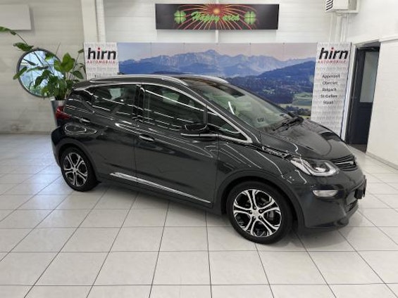 First vehicle image
