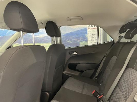 Vehicle image 6 Vehicle image 6