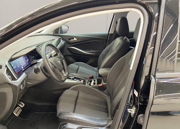 Vehicle image 4 Vehicle image 4