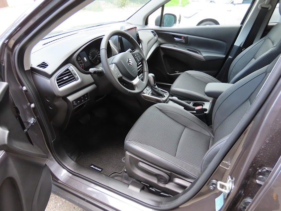 Vehicle image 6