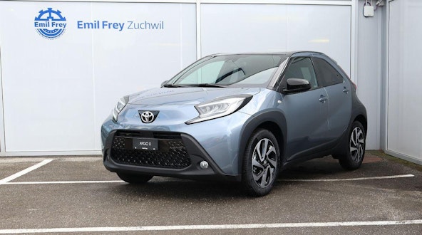 First vehicle image
