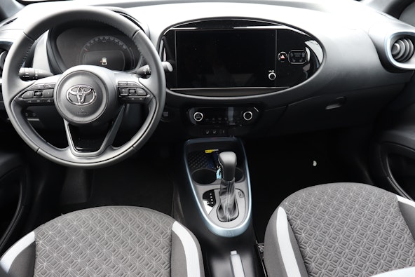 Vehicle image 7