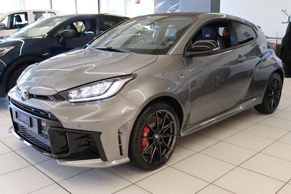First vehicle image