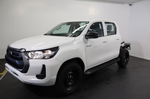 Vehicle image TOYOTA Hilux Double Cab.-Chassis 2.4 D-4D 150 Comfort