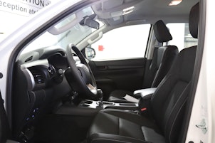 Vehicle image TOYOTA Hilux Double Cab.-Chassis 2.4 D-4D 150 Comfort