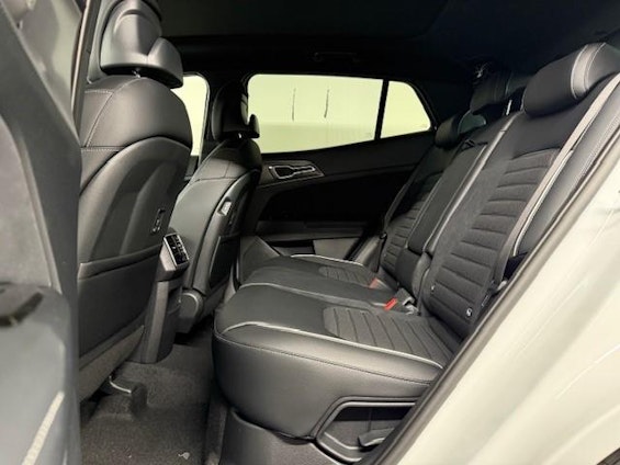 Vehicle image 8 Vehicle image 8