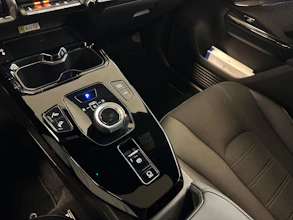https://vehicle.imgix.net/3961932/c890bc67-6920-4294-8632-239d5b472719.jpg