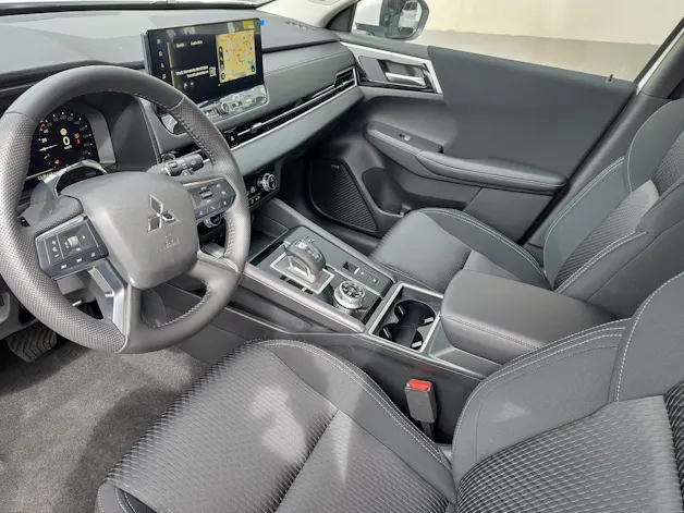 Mitsubishi Outlander 2.4 PHEV Inform 4x4