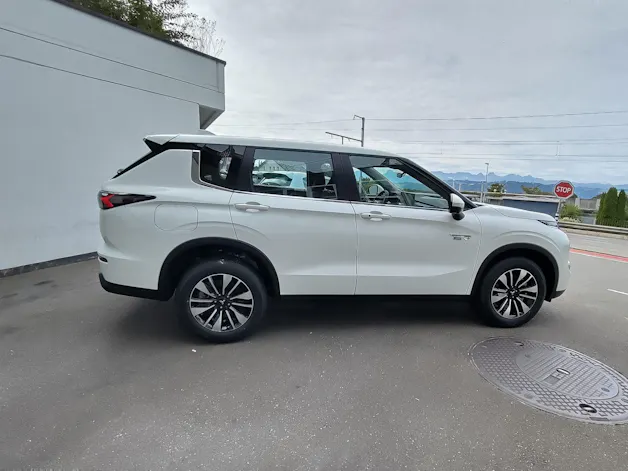 Mitsubishi Outlander 2.4 PHEV Inform 4x4