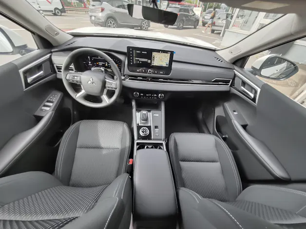 Mitsubishi Outlander 2.4 PHEV Inform 4x4