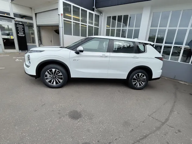 Mitsubishi Outlander 2.4 PHEV Inform 4x4