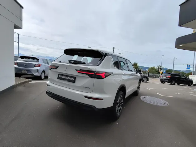 Mitsubishi Outlander 2.4 PHEV Inform 4x4