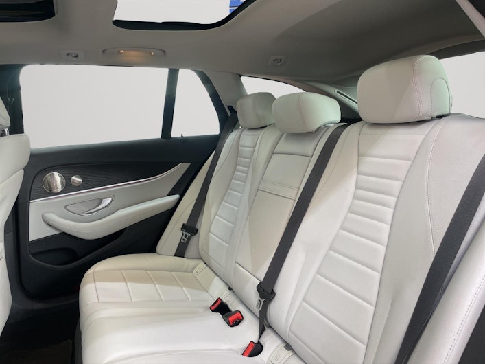 Vehicle image MERCEDES-BENZ E 400