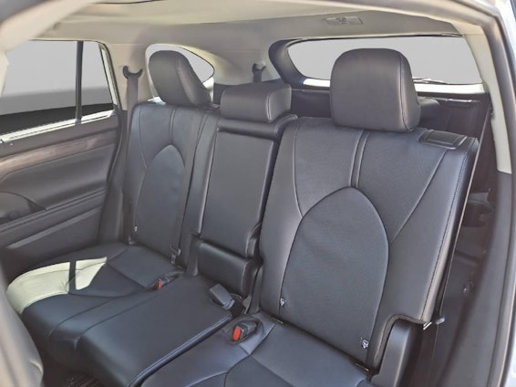 Vehicle image 4 Vehicle image 4