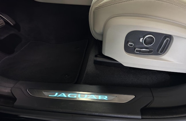 Vehicle image 19 Vehicle image 19