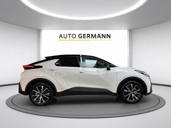 Vehicle image 6