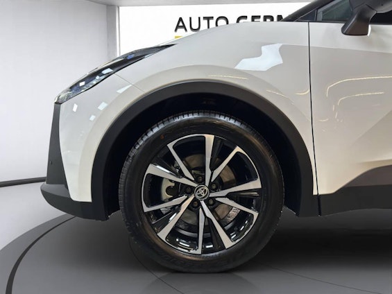 Vehicle image 13