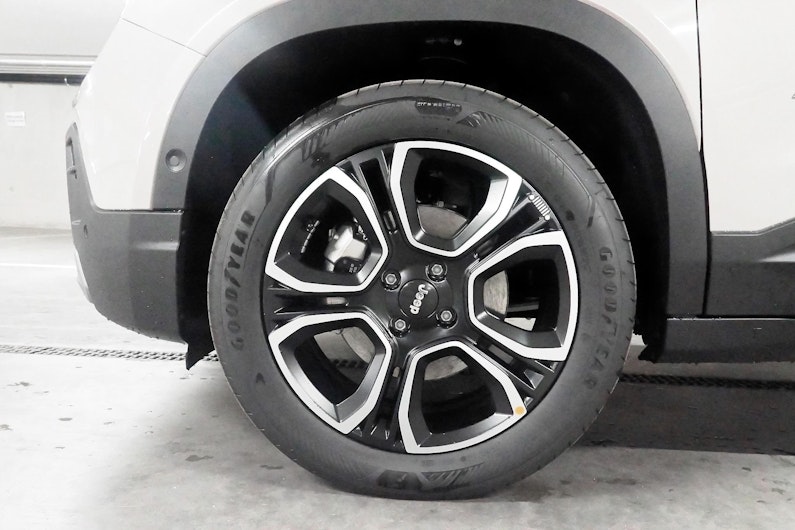 Vehicle image JEEP AVENGER