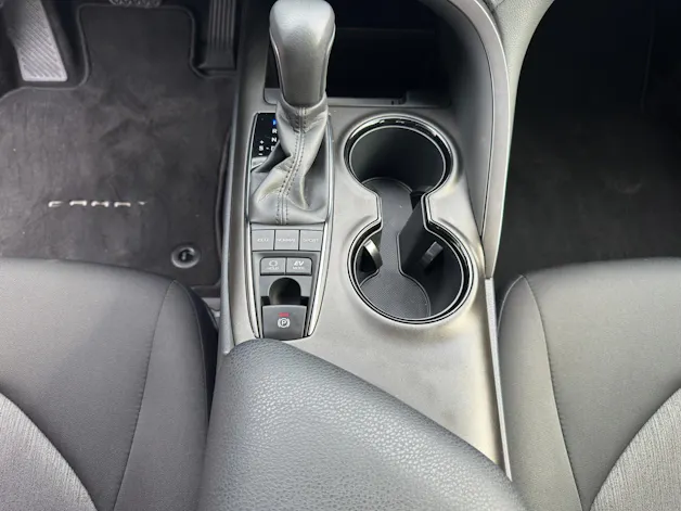 Toyota Camry 2.5 HSD e-CVT com.