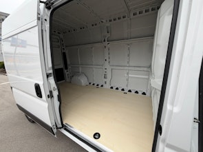 Vehicle image CITROEN Jumper Kaw. 35 L3H3 2.2 BlueHDi 140 S/S