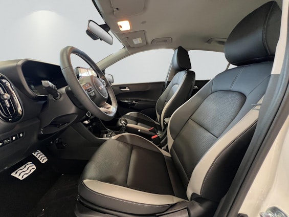 Vehicle image 6 Vehicle image 6